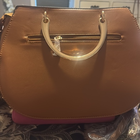 Elegant Brown Handbag with Faux Fur Strap including wallet and crossbody strap - Picture 3 of 4